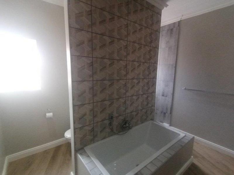5 Bedroom Property for Sale in Monte Christo Western Cape